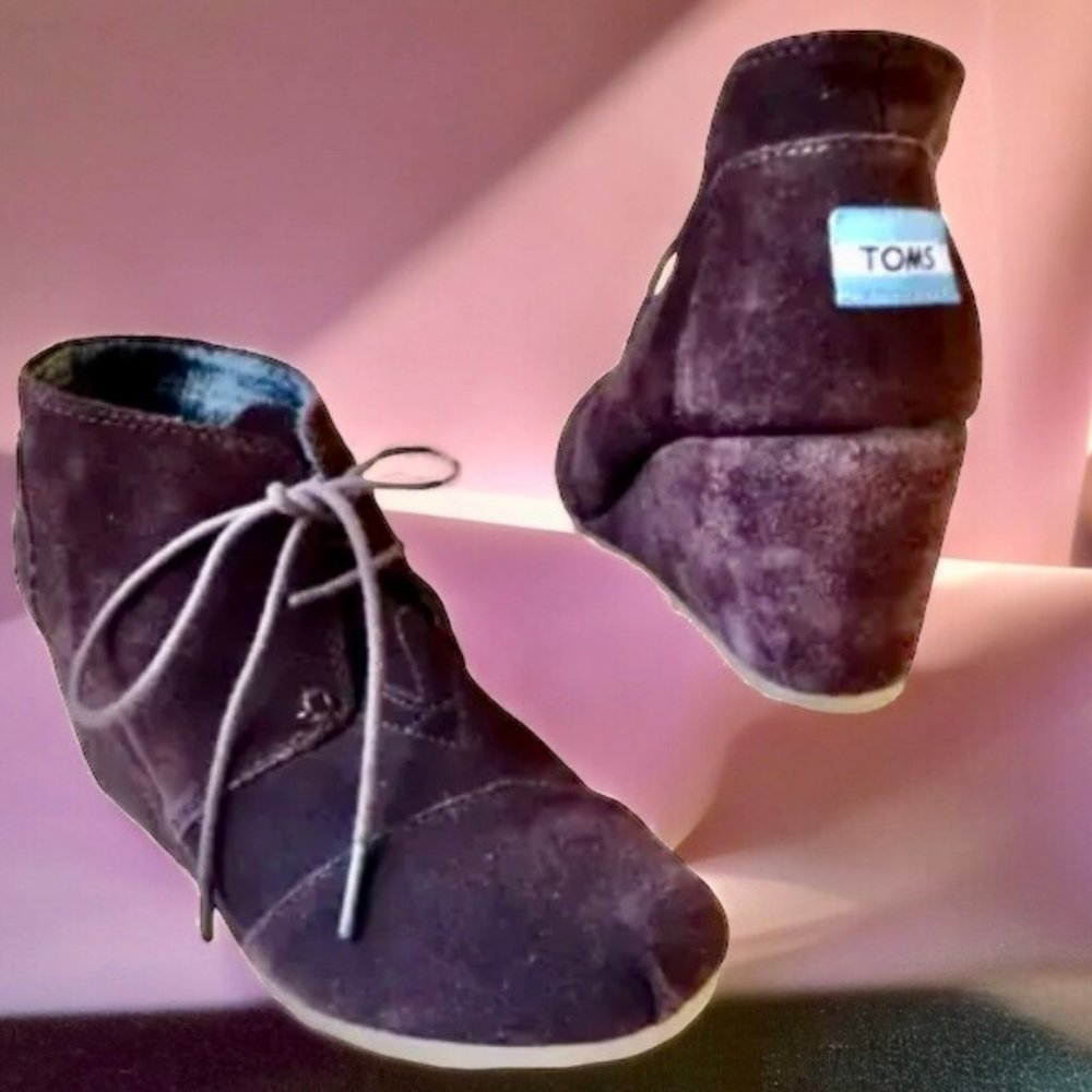 TOMS Desert Wedge Booties Brown Suede Lace Up Chukka Ankle Boots